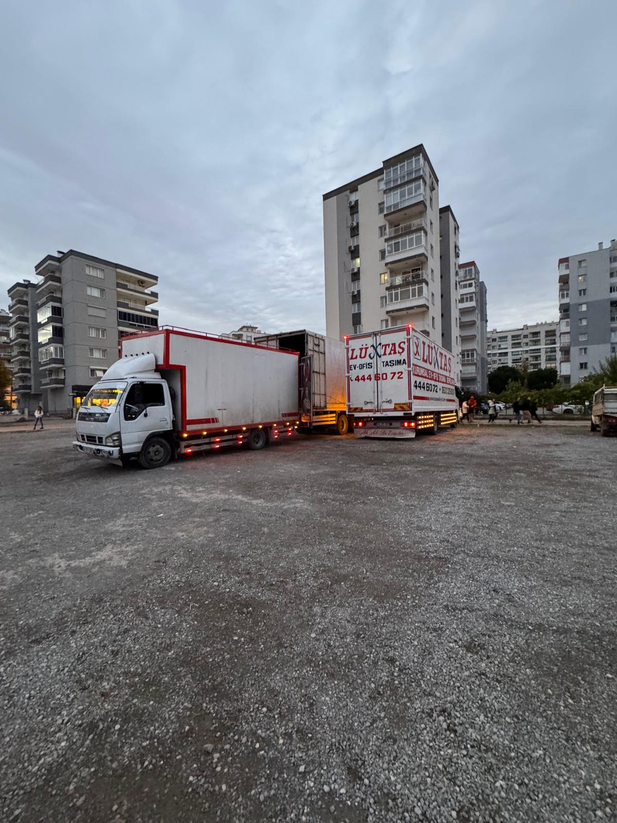 Lüxtaş Nakliyat ekip çalışması, asansörlü taşıma ve müşteri memnuniyeti