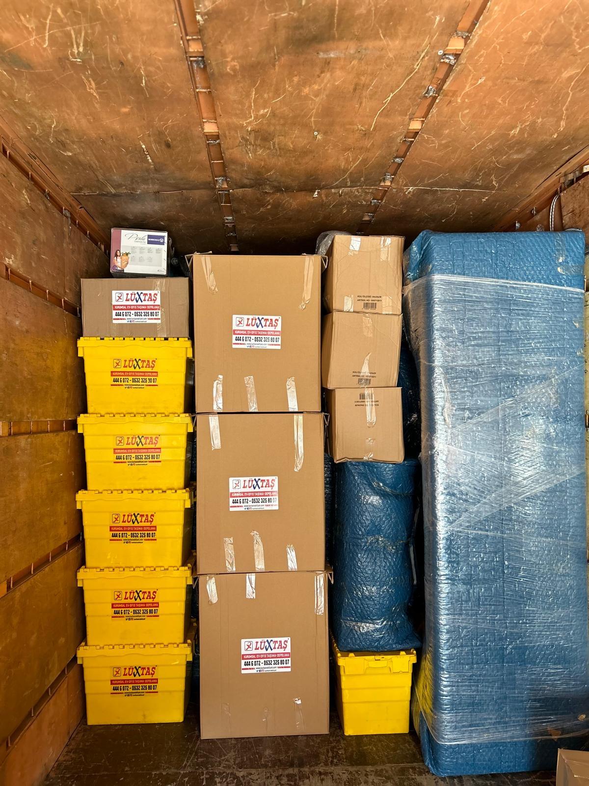 Lüxtaş Nakliyat İzmir taşımacılıkta güvenli paketleme, havalı naylon ve patpat