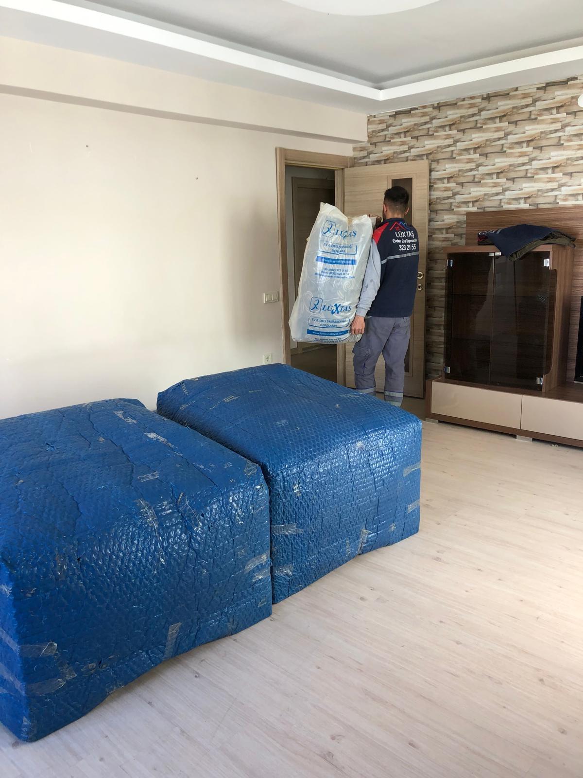 Lüxtaş Nakliyat İzmir evden eve nakliyat paketleme detayları, havalı naylon ve patpat