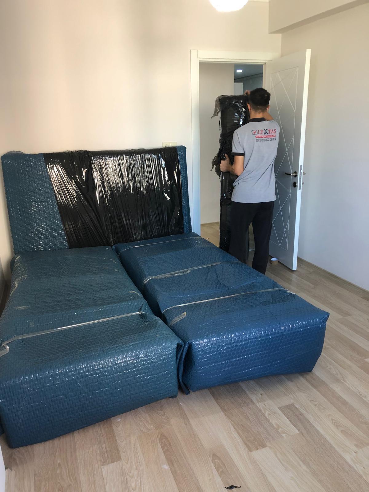 Lüxtaş Nakliyat profesyonel taşımacılık için paketleme, havalı naylon ve patpat